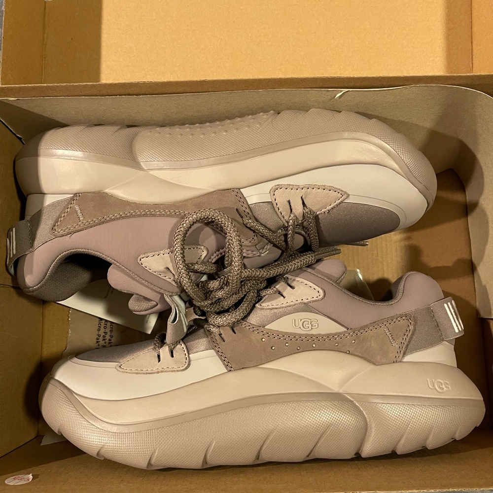 UGG LA Cloud Lace Sneaker in Taupe